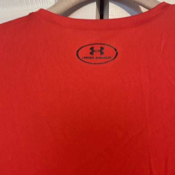 Under Armour  short sleeve shirt in red and black size Youth large - Picture 8 of 9